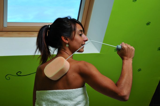 Eponge à manche pliable