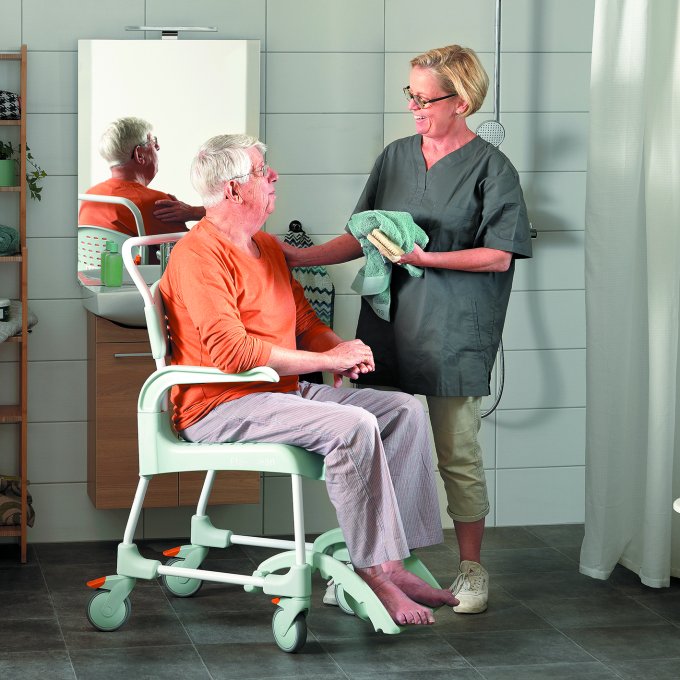 Chaise de douche à roulettes Clean
